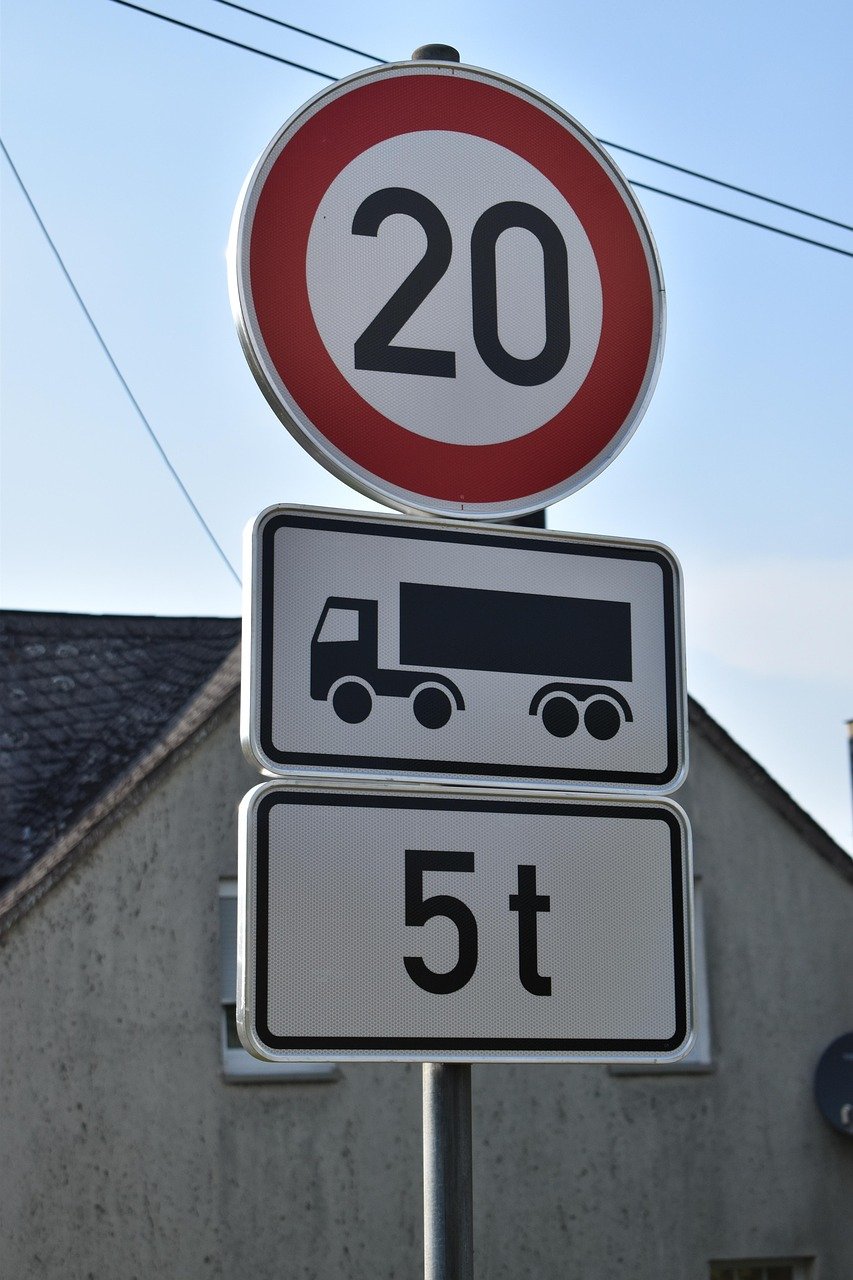 Offerings sign, twenty kmh, truck, tons of traffic, traffic sign, street sign, traffic signs, speed limit, trucks, vehicles, speed